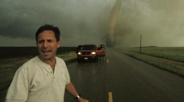 au murit cu totii facand ceea ce adorau trei vanatori de furtuni ucisi de o tornada in oklahoma video