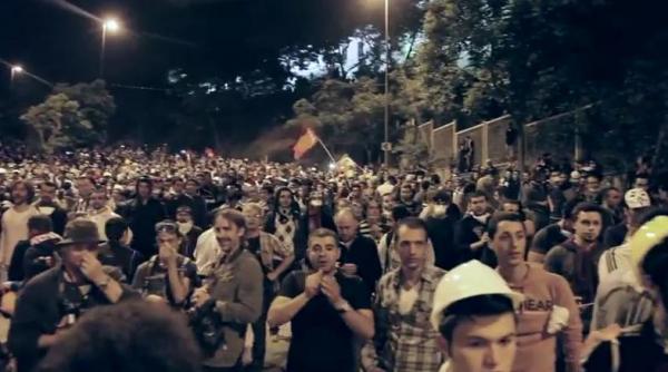 protestele din turcia continua mnifestantii au ocupat piata taksim din istanbul politia a folosit gaze lacrimogene video