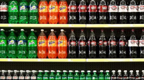 cu cat un copil se uita mai mult la televizor cu atat bea mai mult bauturi dulci