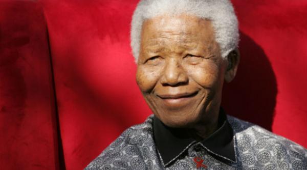 nelson mandela a fost spitalizat din nou
