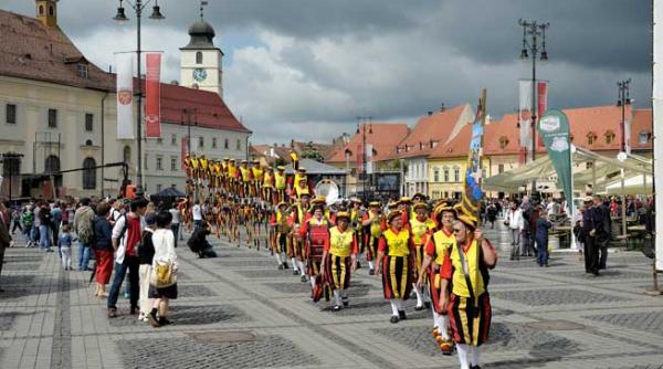 la sibiu artele inving capriciile vremii un week end marcat de teatru dans muzica lecturi discutii
