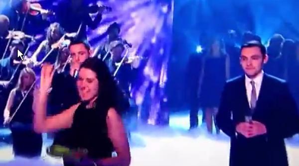 simon cowell improscat cu oua in timpul finalei britain s got talent video