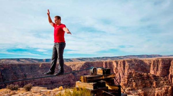 la 457 de metri de moarte nik wallenda vrea sa traverseze pe sarma marele canion