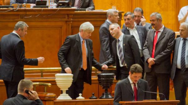 noua constitutie presedintele nu mai are dreptul sa ceara urmarirea penala a ministrilor