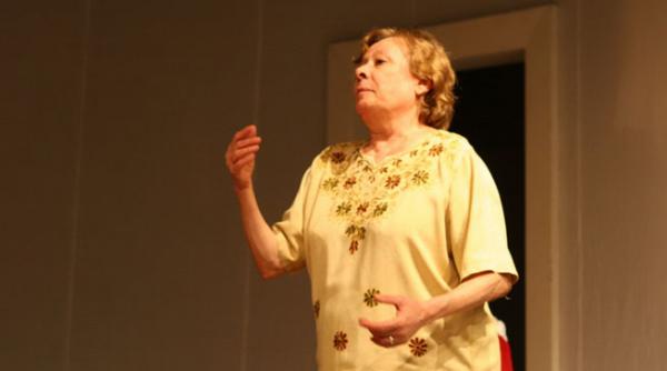 a fost odata ca niciodata violeta popescu o actrita stranie