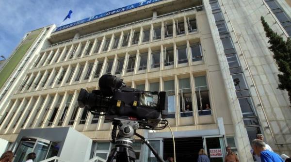 asta seamana mai degraba cu guvernul lui ceausescu decat cu o democratie grecia ramane fara posturile publice de radio si tv