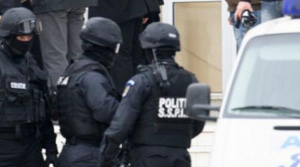 perchezitii in capitala la apropiati ai clanului camatarilor mai multe persoane suspectate de evaziune fiscala