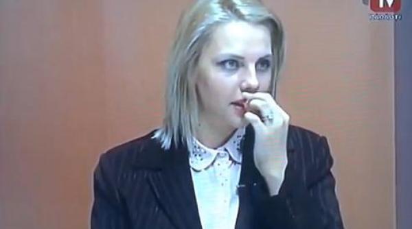 prezentatoarea unei televiziuni din suceava gafeaza monumental am ceva pi buza video