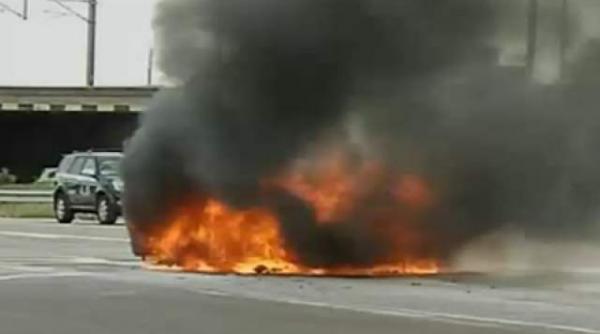 masina in flacari pe autostrada a2 la 20 de kilometri de bucuresti