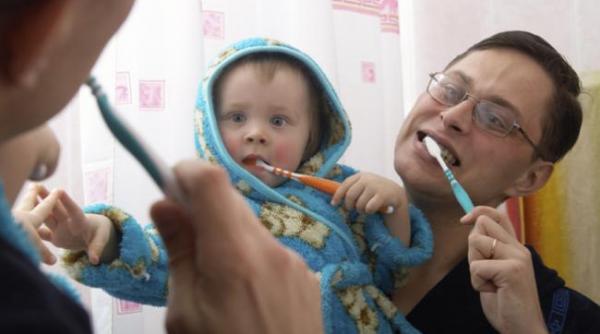 periuta de dinti se schimba la trei luni