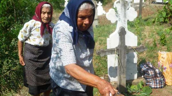 de rusalii la vilcele calusul se pregateste din cimitir