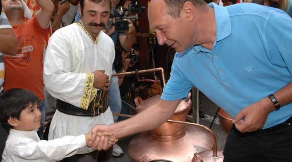 presedintele trebuie sa inceteze sa invrajbeasca cetatenii