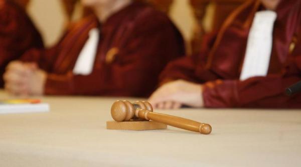 ccr dezbate sesizarea privind reducerea la 30 a pragului de prezenta la referendum