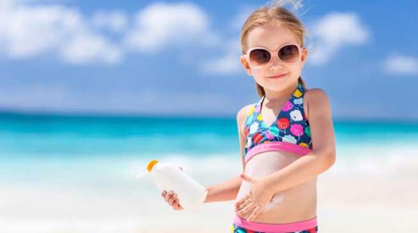 atentie la cremele solare pentru copii arsurile solare in copilarie maresc cu 25 riscul de cancer al pielii la maturitate