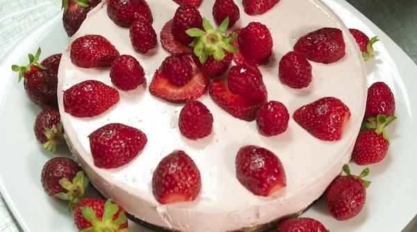 secretul unui tort de zmeura care nu aduce niciun kilogram in plus