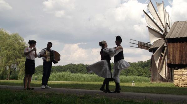 weekend cu cantec joc si mancare buna la muzeul astra din sibiu