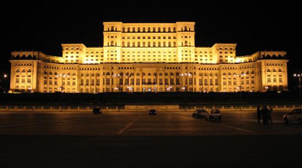 blestemul care bantuie casa poporului ce se intampla pe holurile celei mai mari cladiri din romania