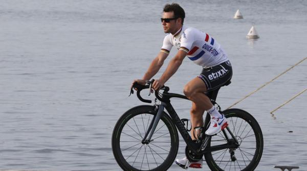 cavendish vrea tricoul galben in corsica