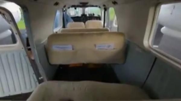 o companie aeriana a introdus scaune speciale pentru pasagerii supraponderali si obezi video