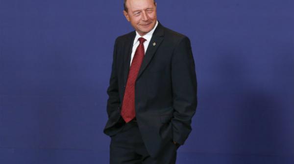basescu l am rugat pe antoneascu sa mearga la zagreb nu pentru ca ma duc la vreo nunta ci pentru ca luni am treaba