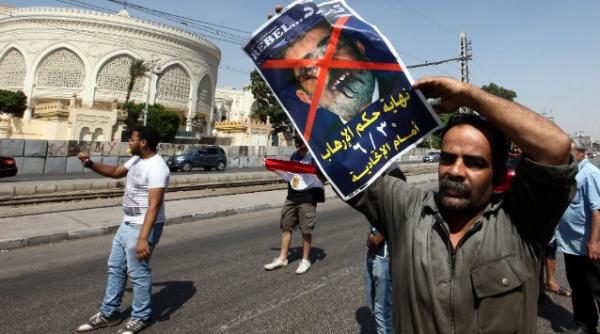 confruntari violente in egipt cel putin doi morti si 70 de raniti la alexandria