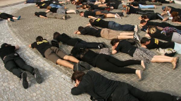 flash mob in piata revolutiei 28 iunie ziua in care basarabia a cazut sb ocupatie sovietica