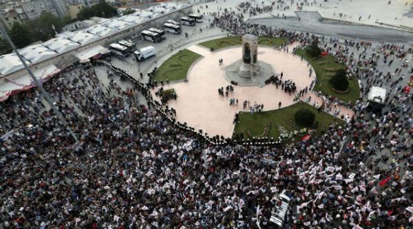 noua manifestatie impotriva guvernului turc in jurul pietei taksim din istanbul