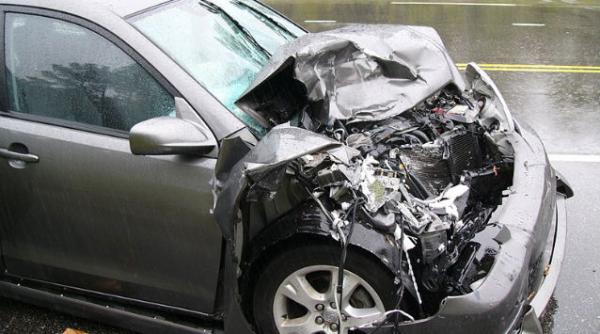 un sofer grabit a provocat un accident soldat cu doi raniti si sapte masini avariate