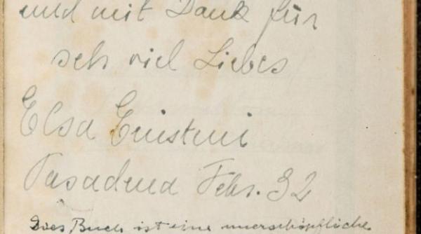 vezi cat s a licitat pentru o biblie continand o dedicatie a lui albert einstein