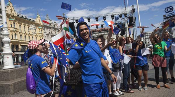 populatia ue a crescut de azi cu 0 86 iar teritoriul sau cu 1 28