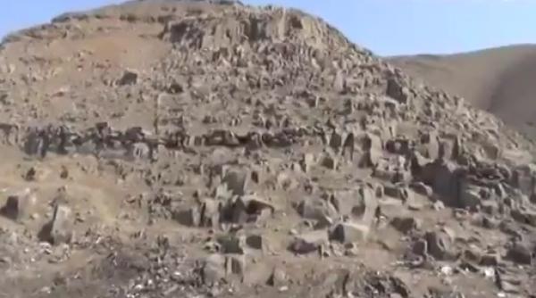 o piramida veche de 5 000 de ani a fost vandalizata in peru video