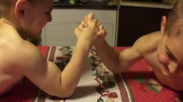 scandal la poarta micului hercule tatal s a certat din nou cu protectia copilului