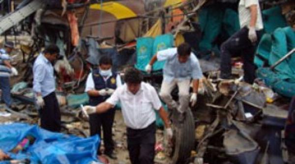 tragedie in peru cel putin 19 oameni au murit dupa ce autocarul in care se aflau s a prabusit in prapastie