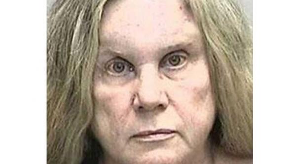 arestata pentru ca a sarutat un politist pe nas