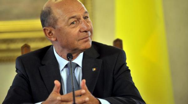 basescu o sansa pentru tineri este invatamantul profesional a avea o meserie e garantia unui trai decent