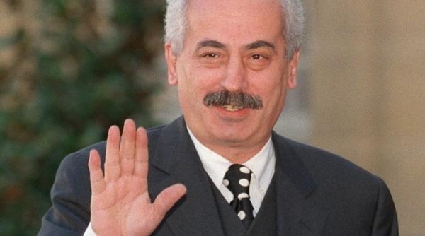 sicriul cu trupul neinsufletit al fostului premier radu vasile depus la senat