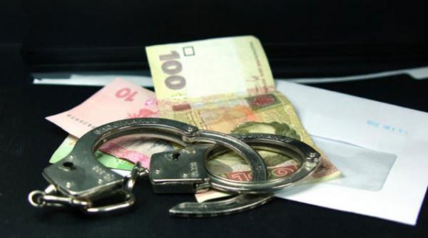 un nou scandal la bacalaureat un inspector scolar din sibiu ar fi luat o spaga de 500 de euro