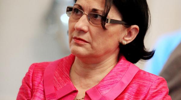 ecaterina andronescu premierul a facut bine ca a intervenit elevii au fost victime