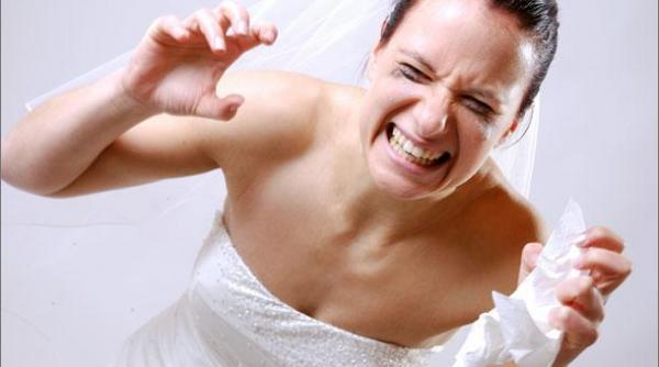 mesaj uluitor postat pe facebook ce le a transmis invitatilor o mireasa nemultumita de darul primit la nunta