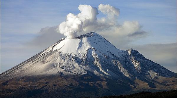 vulcanul popocatepetl mexic eruptie