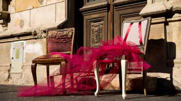 scaunele cu personalitate un manifest despre pastrarea povestilor si a traditiilor