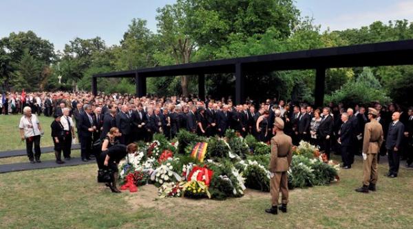 inmormantare gyula horn