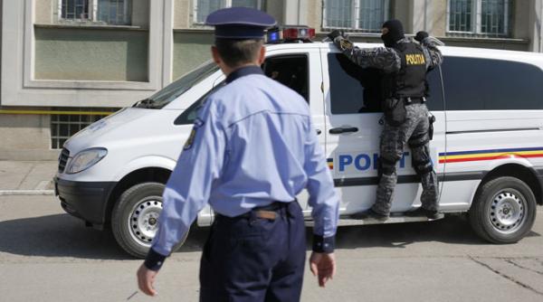 politist roman cazut la datorie