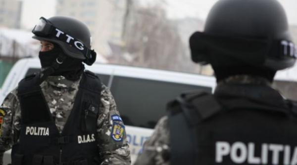 descinderi in patru judete la hotii de combustibil la actiune participa sute de politisti trupe speciale si un elicopter
