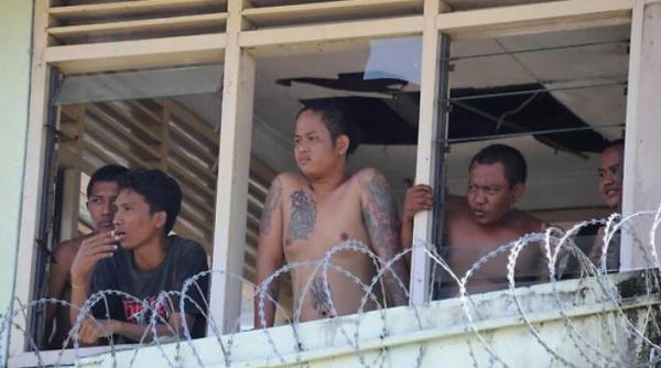 revolta intr o inchisoare din indonezia cinci persoane au fost ucise zeci de teroristi au evadat