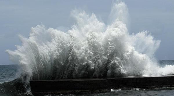 taifunul soulik a ajuns in taiwan mii de oameni au fost evacuati zeci de persoane au murit sau sunt date disparute video