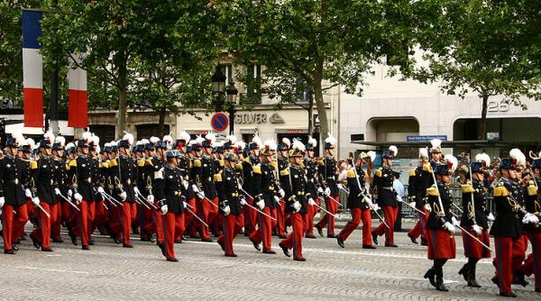 economie la defilare pe champs elysees de ziua frantei