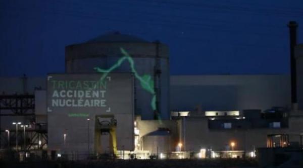 29 de activisti greenpeace printre care si romani arestati in franta video