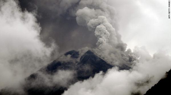 alerta in ecuador vulcanul tungurahua a erupt sute de persoane au fost evacuate video
