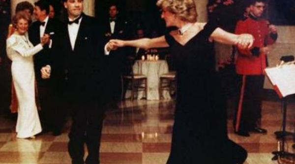 imagini nemaivazute cu printesa diana alaturi de ronald reagan clint eastwood sau john travolta surprinse in timpul unui bal video